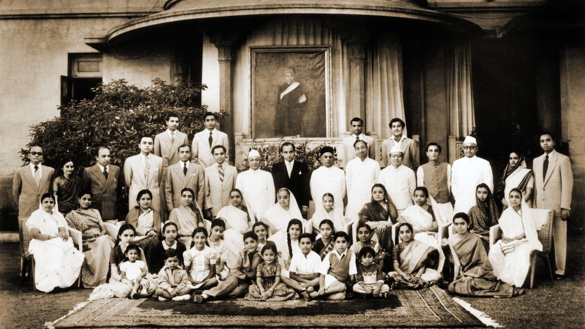 Portrait of the Mangaldas Family of Ahmedabad