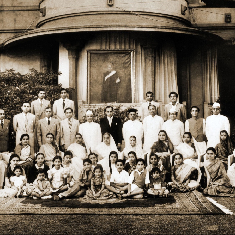 Portrait of the Mangaldas Family of Ahmedabad