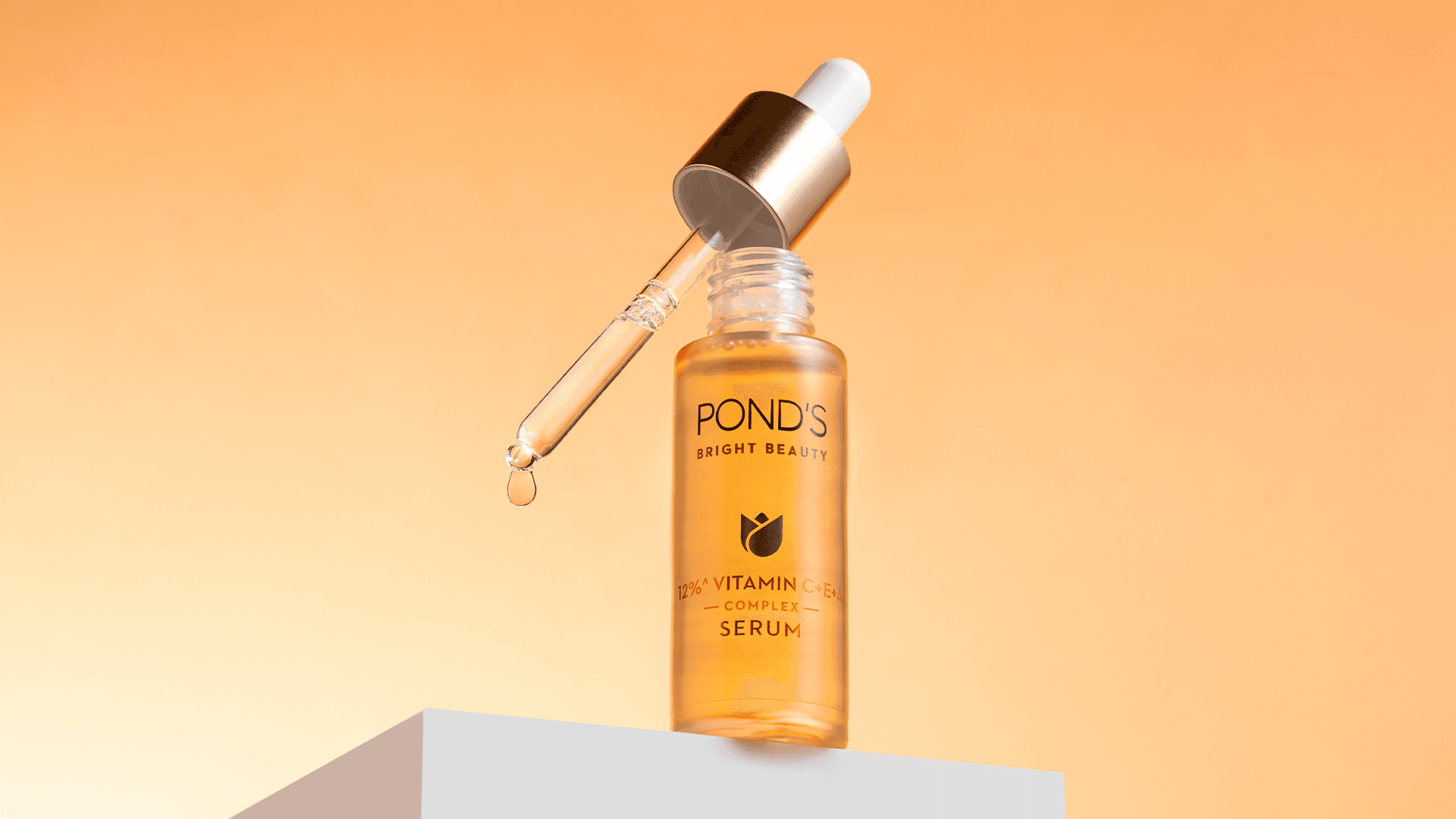 Pond's Vitamin C+E+A Serum.png